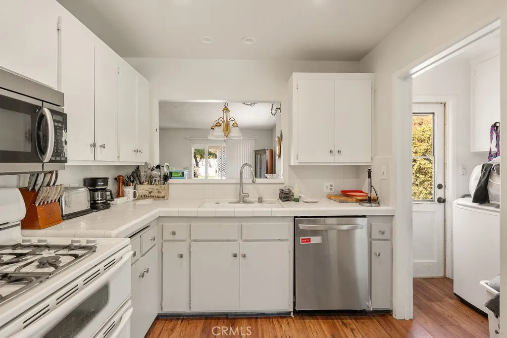 1691 Coolidge Avenue, Altadena, California 91001 home-pic-13